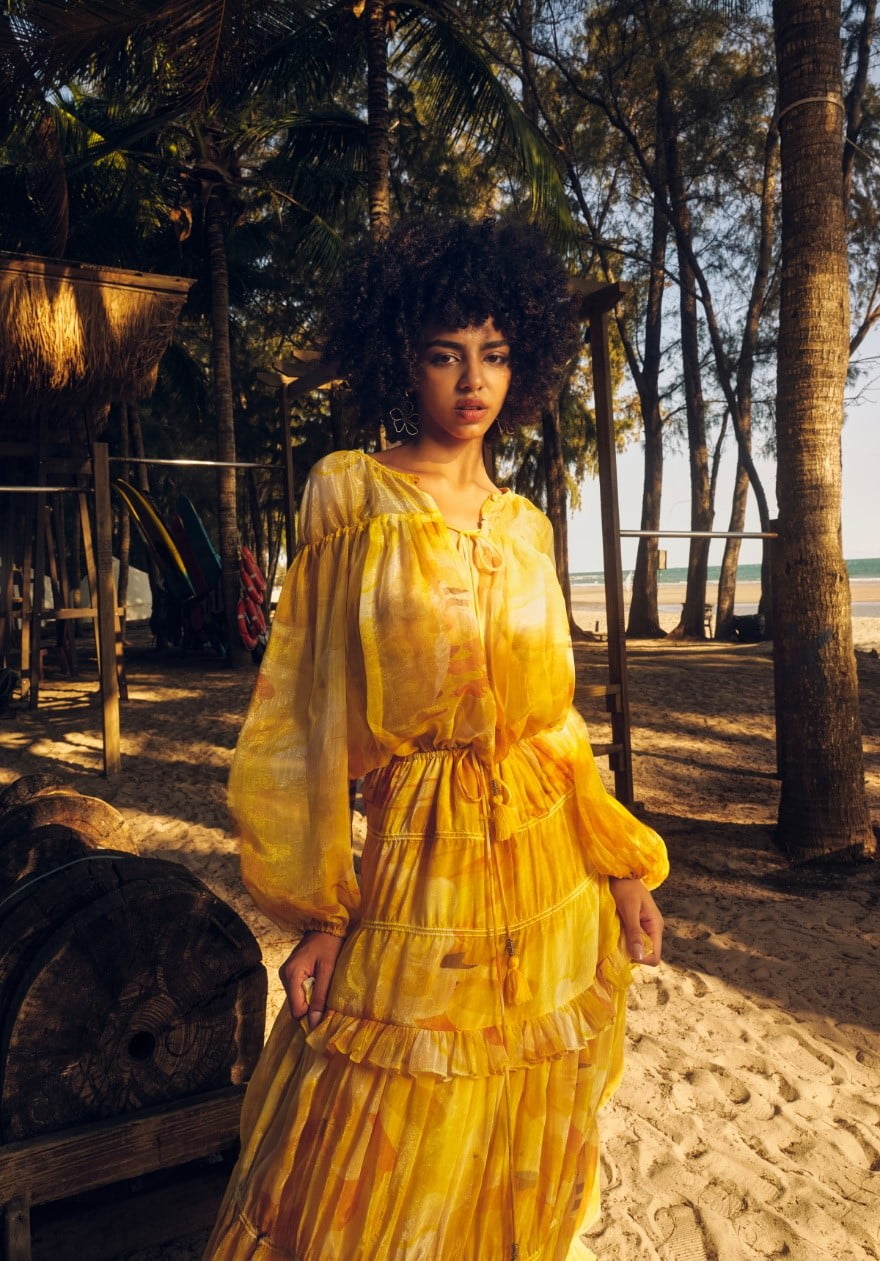 Nhà thiết kế Katy Nguyễn ra mắt những kiểu váy áo nghỉ dưỡng với chất liệu linen, tái chế theo xu hướng thời trang bền vững.