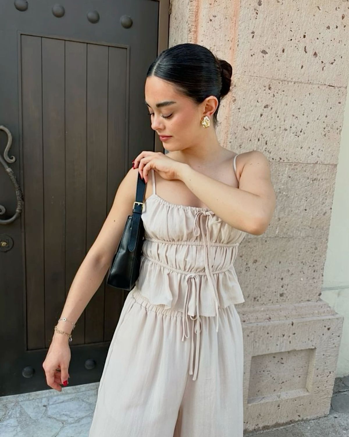 Áo hai dây nhún ngực phong cách trẻ trung