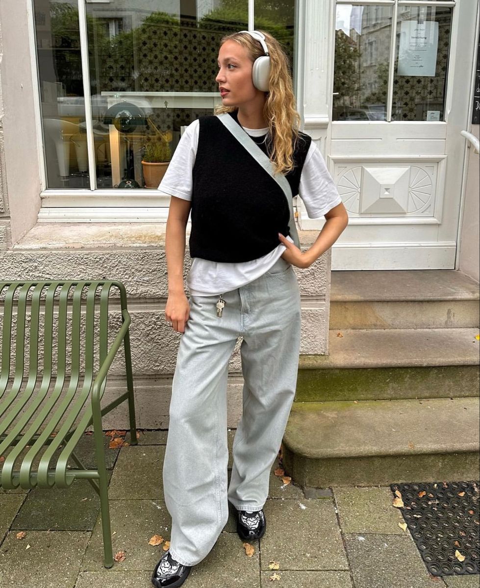 Áo gile len phối áo thun trẻ trung