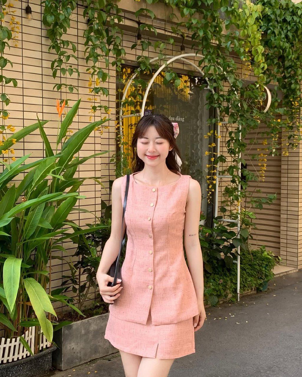 Set áo váy hồng phấn đơn sắc thắt eo tinh tế
