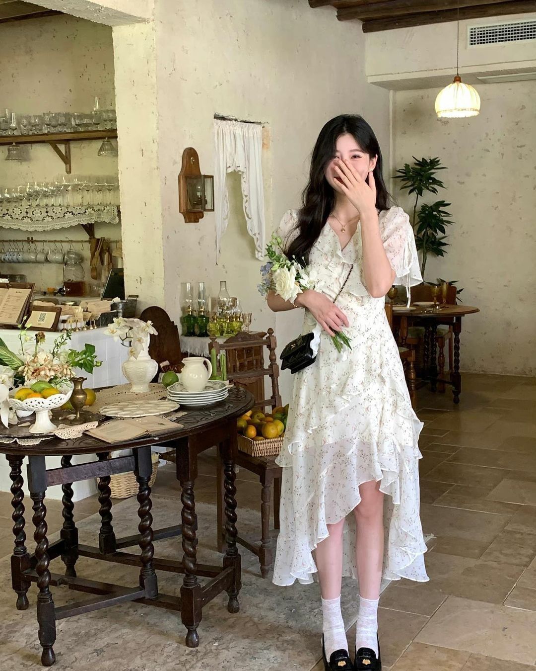 Váy hoa nhí trắng dáng dài bất đối xứng hẹn hò lãng mạn