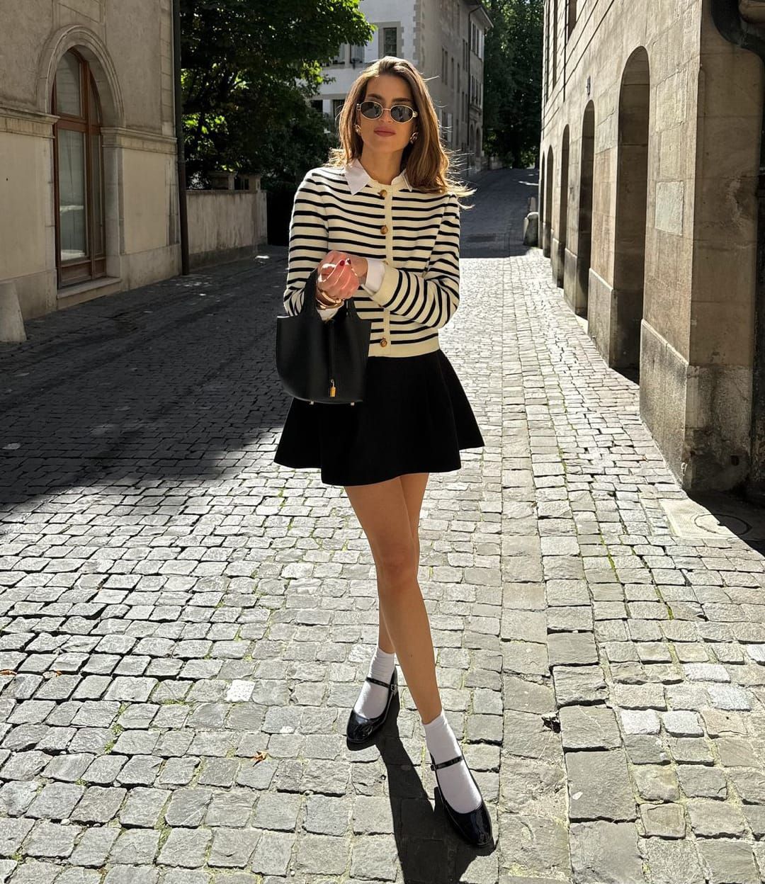 Kết hợp chất liệu len và kỹ thuật layer (cardigan) trong phong cách cổ điển