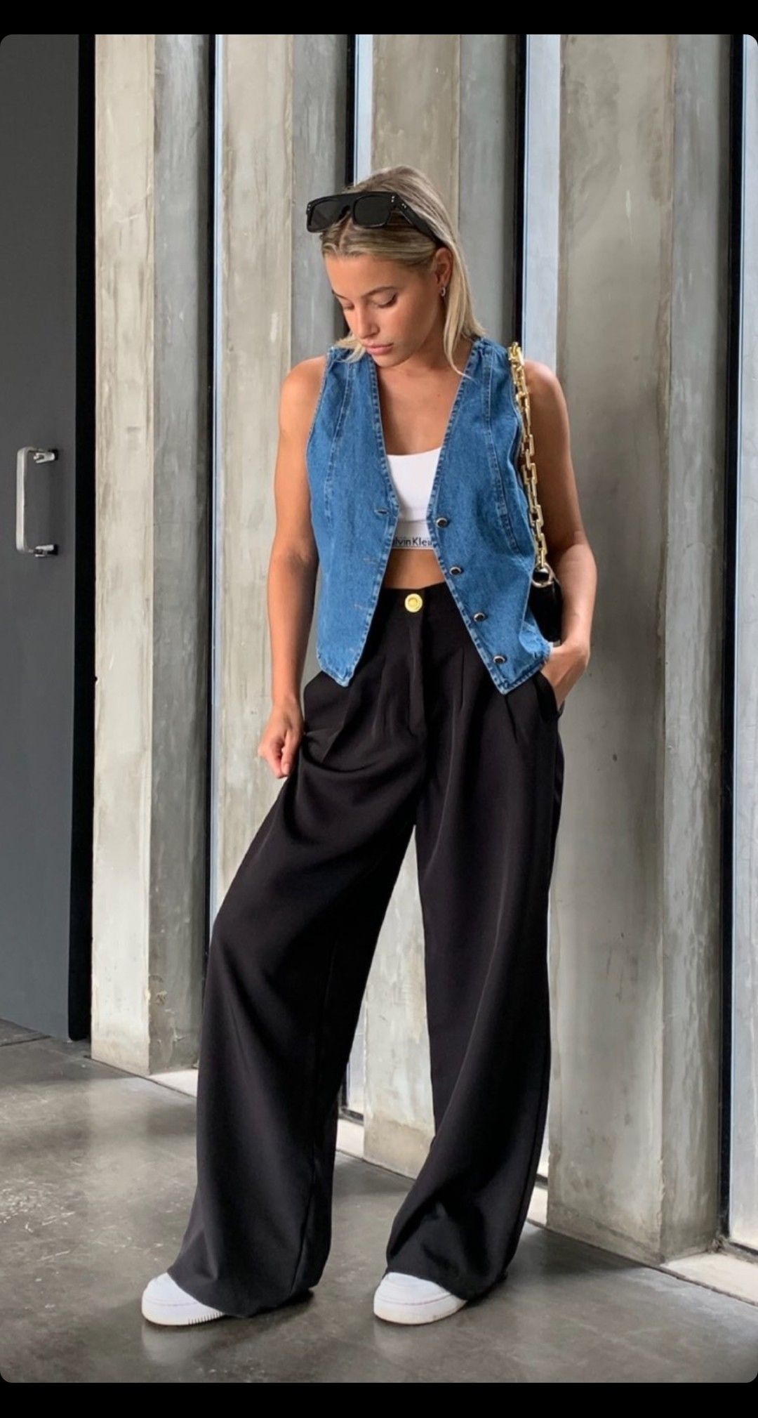 Áo gile denim mặc đơn quần ống rộng cá tính