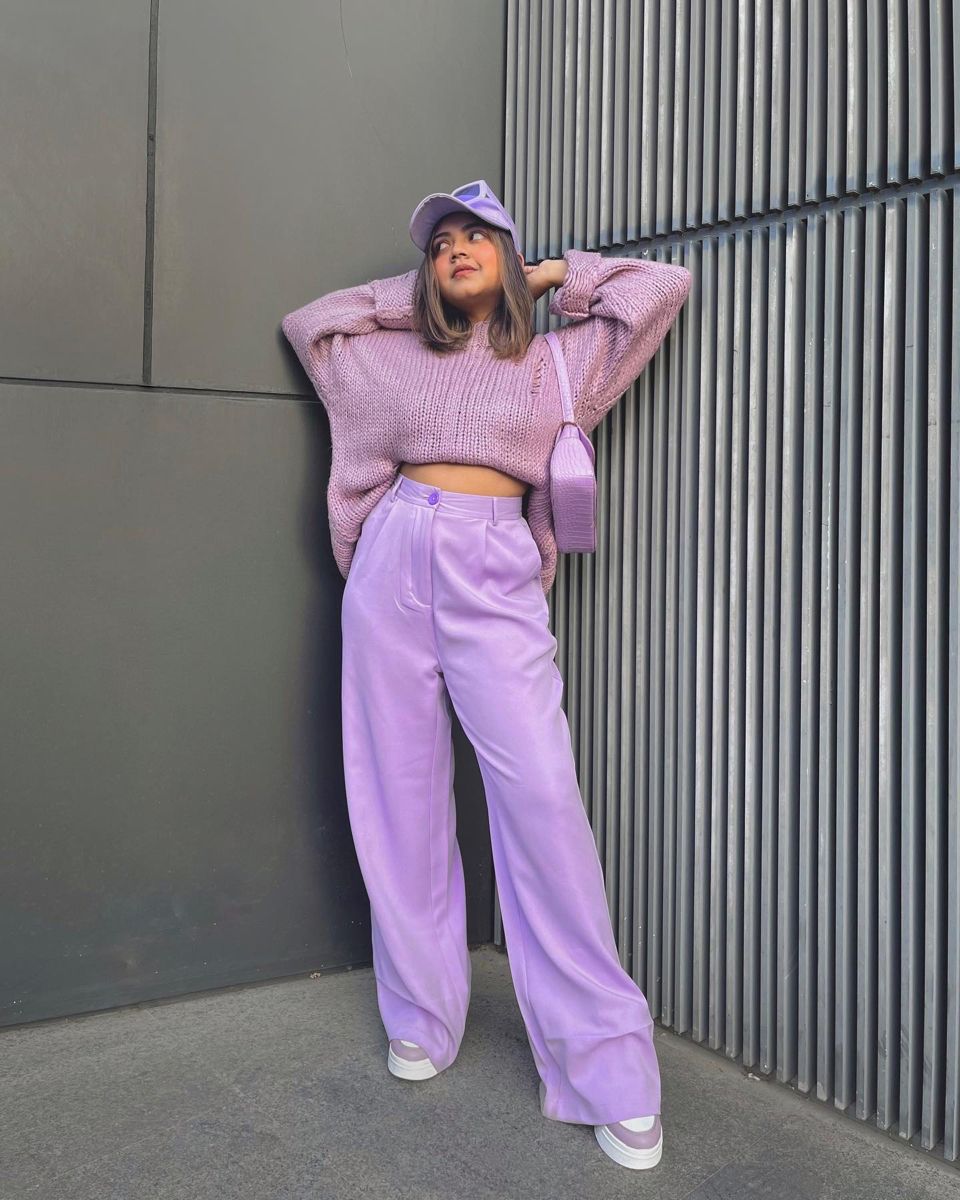 Áo len tím cùng quần culottes đơn sắc