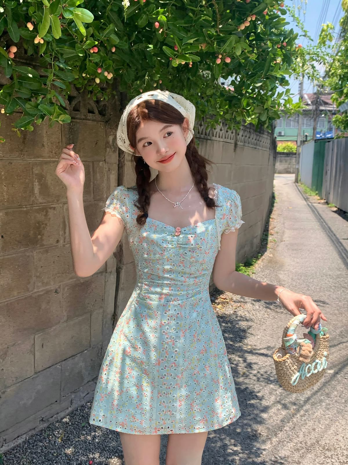 Váy hoa nhí xanh pastel dáng ngắn dạo phố nhẹ nhàng