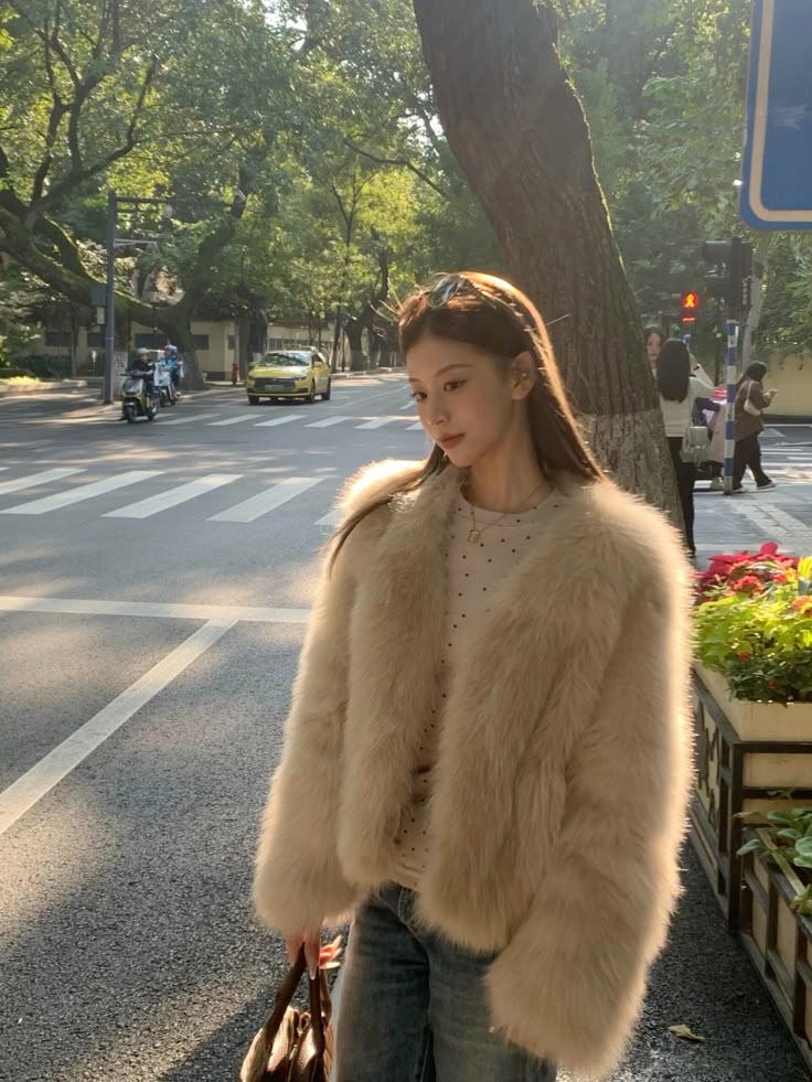 loại áo khoác được làm từ lông thật hoặc lông tổng hợp,