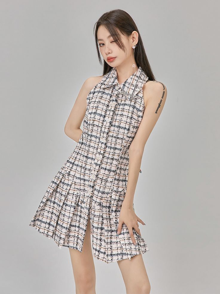 Váy suông ngắn caro, cổ sơ mi không tay