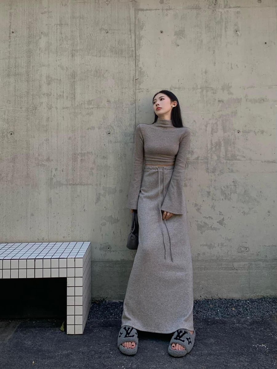 Set áo và chân váy nỉ dáng suông dài, phong cách nữ tính, tối giản