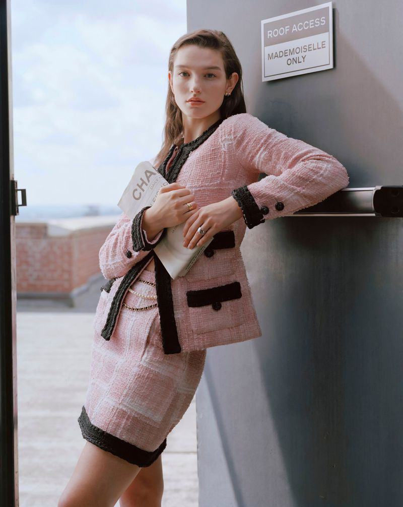 Set đồ dạ Chanel màu hồng đen phong cách cổ điển