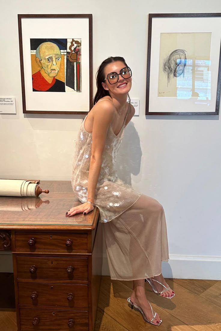 Sandal ánh kim quai mảnh + slip dress