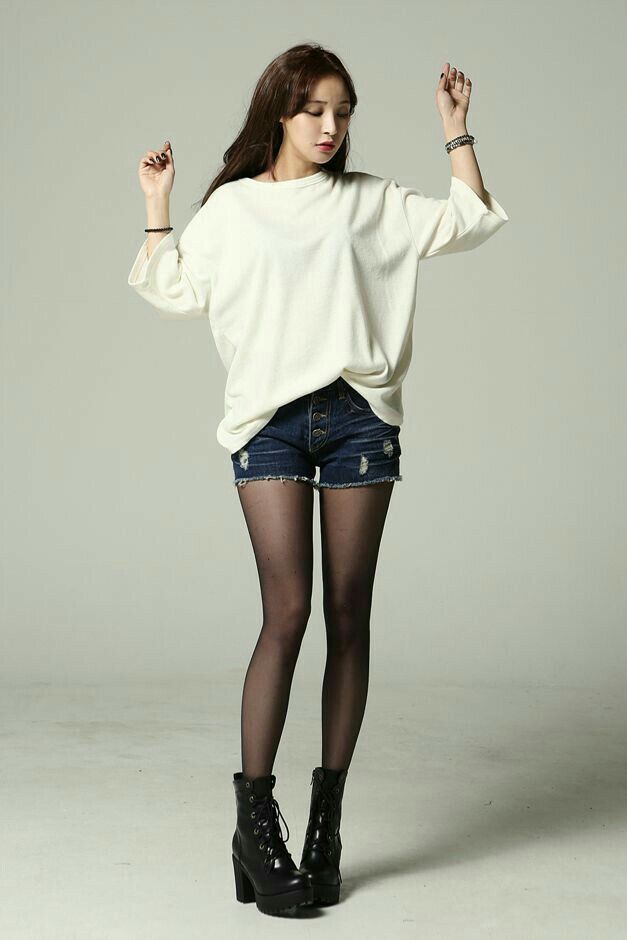 Quần tất với quần jeans – năng động và cá tính (Quần shorts denim)