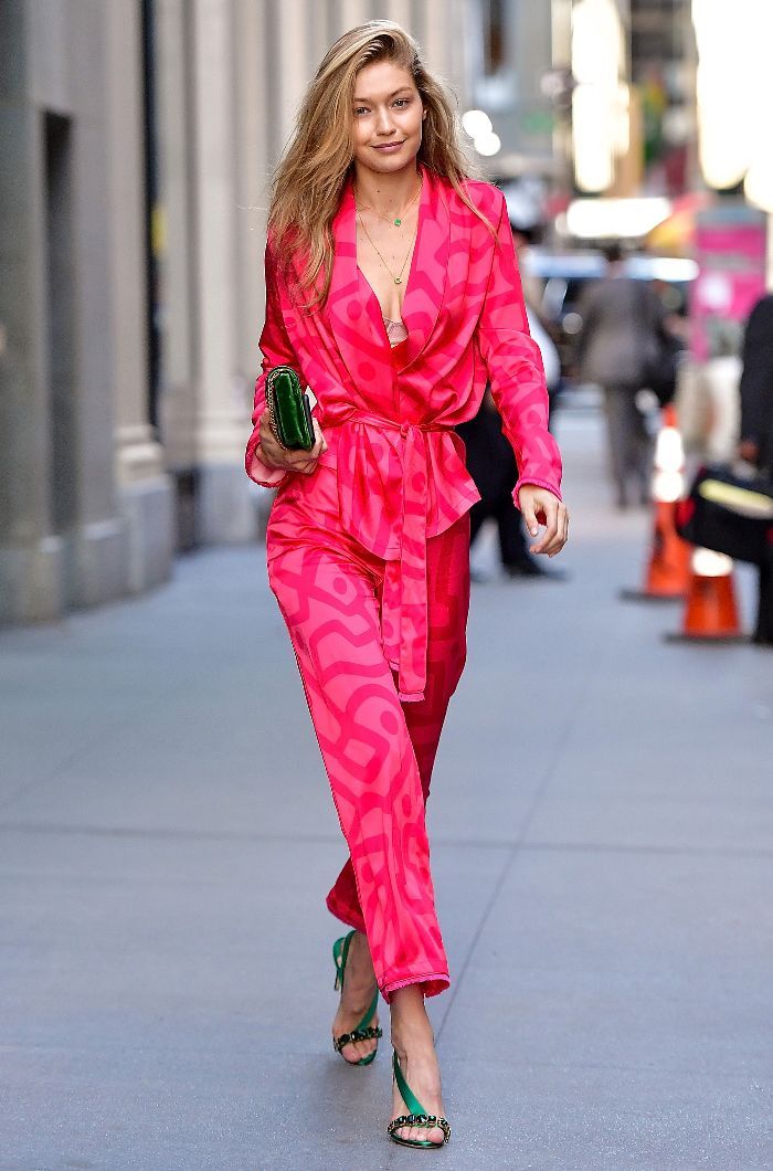 Sandal đính đá + jumpsuit 