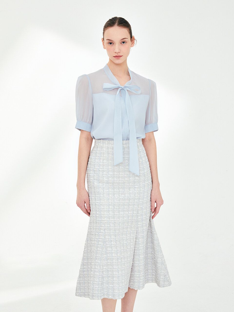 Áo blouse cổ nơ + Chân váy đuôi cá tweed