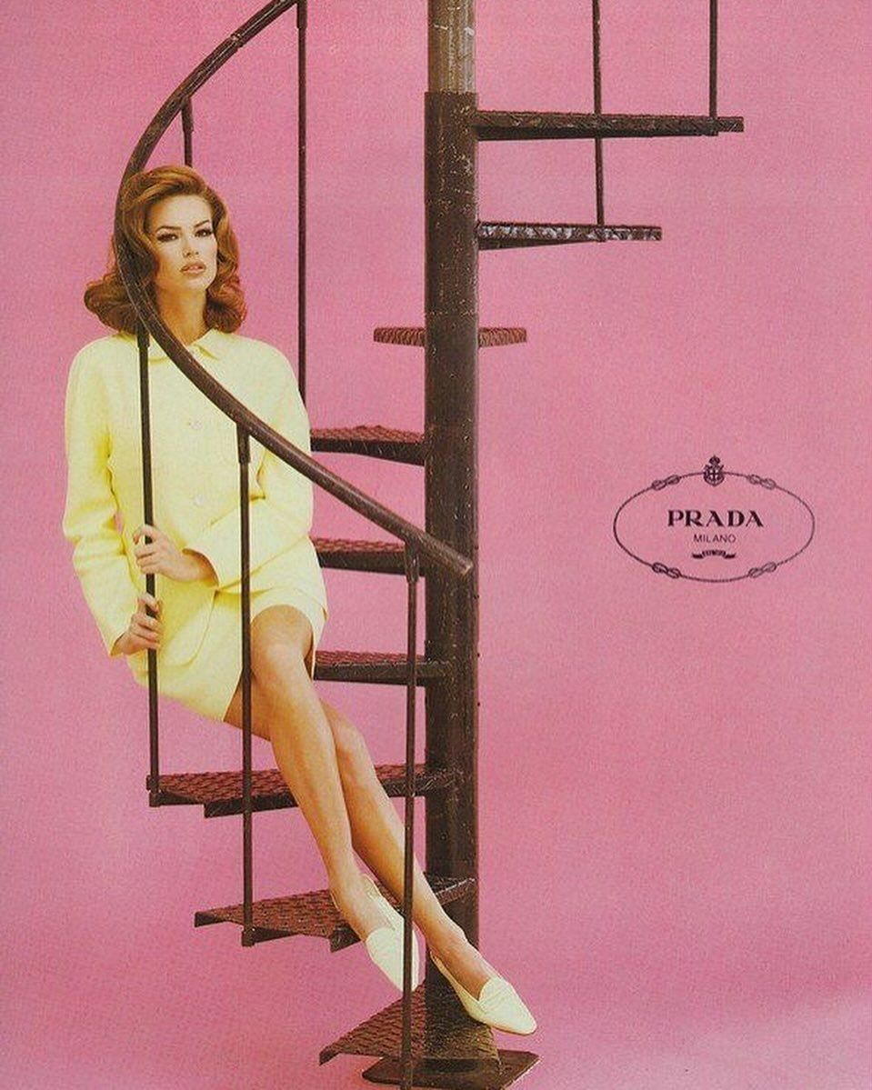 Quảng cáo Prada retro, thể hiện thời trang hoài niệm