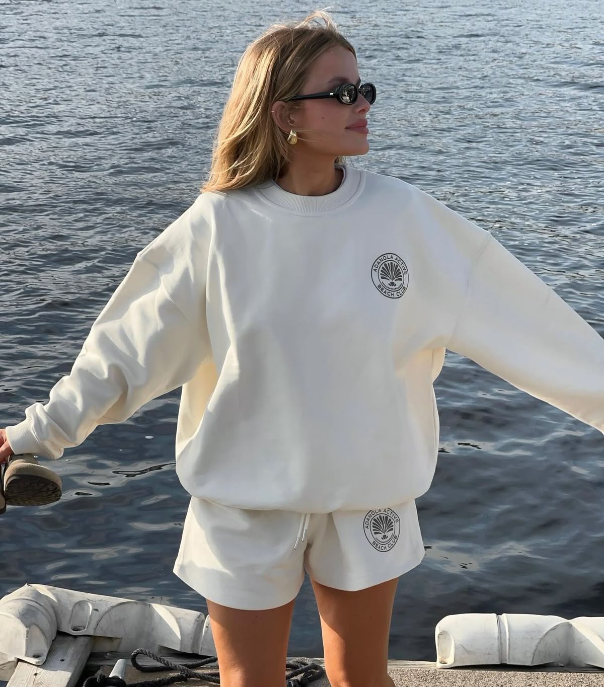 Set bộ đồ nỉ màu trắng cơ bản dễ phối thoải mái 