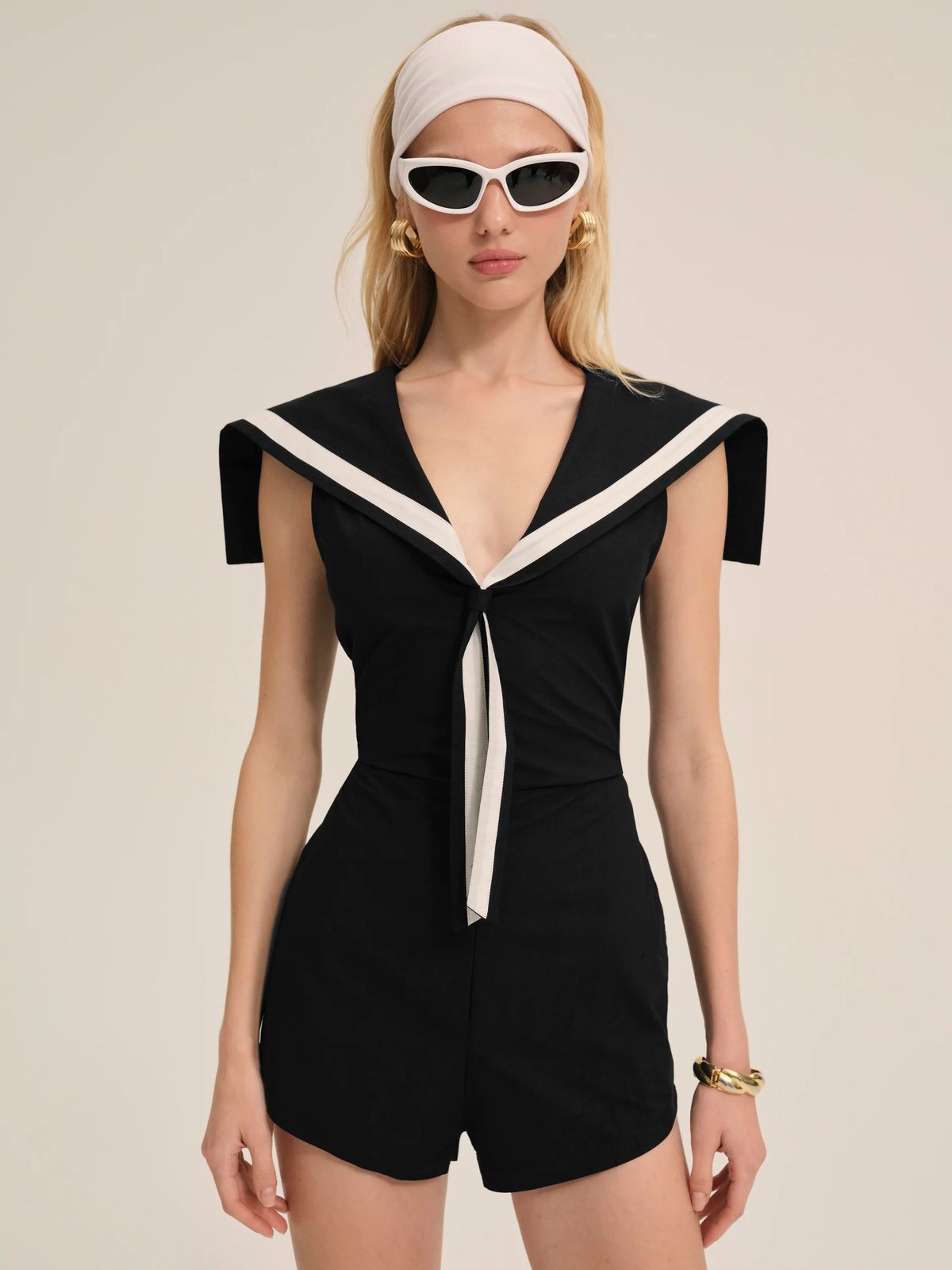 áo thủy thủ ren cổ to phối chân váy ngọt ngào