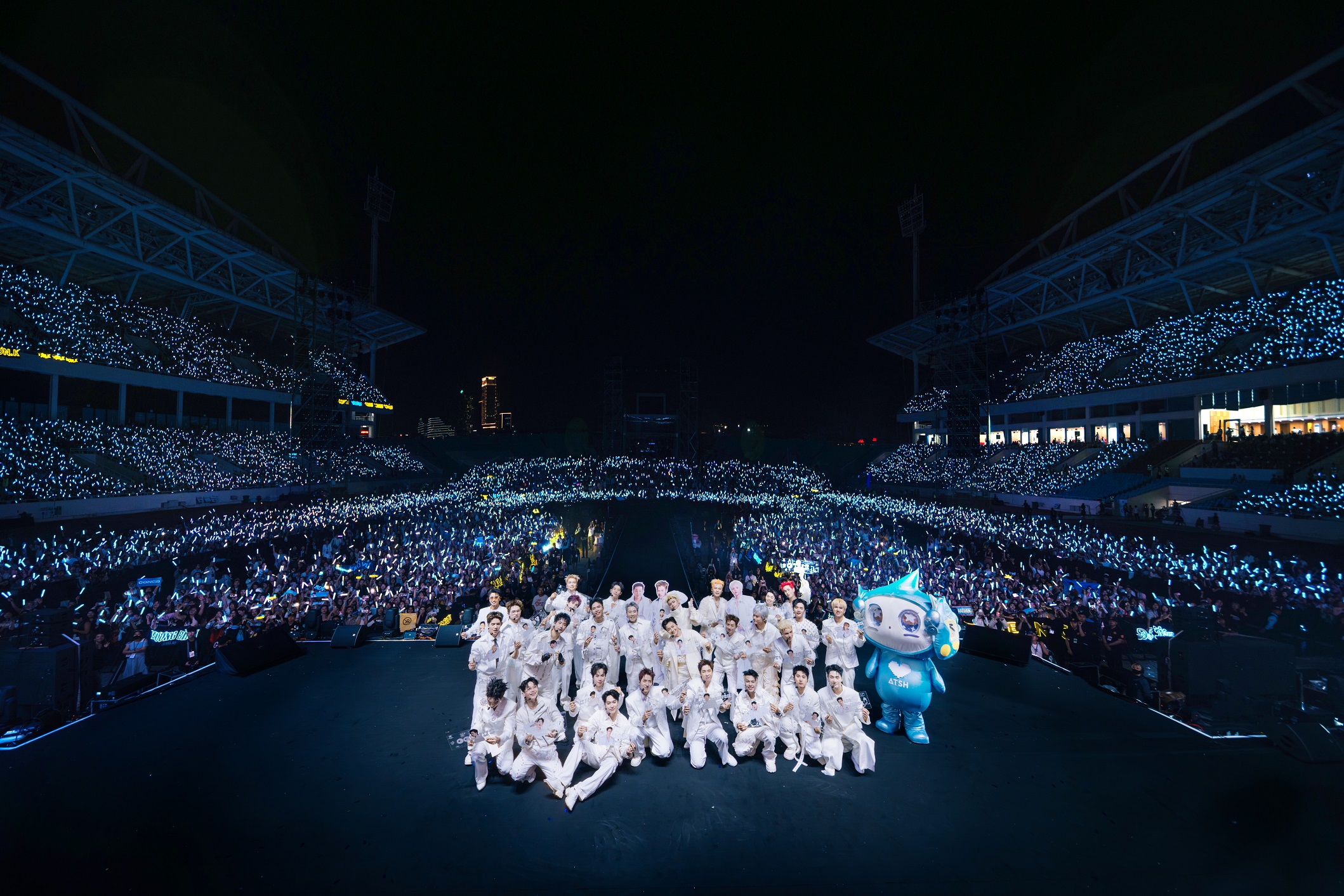 Sắc trắng tràn ngập trong concert