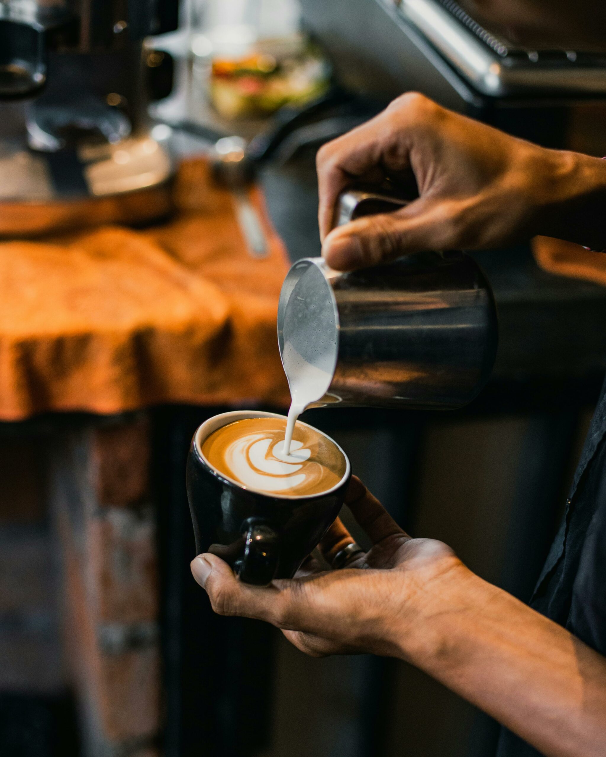 Nghệ thuật Latte Art nâng tầm giá trị và ý nghĩa Ngày Cà phê 1/10 trên toàn cầu.