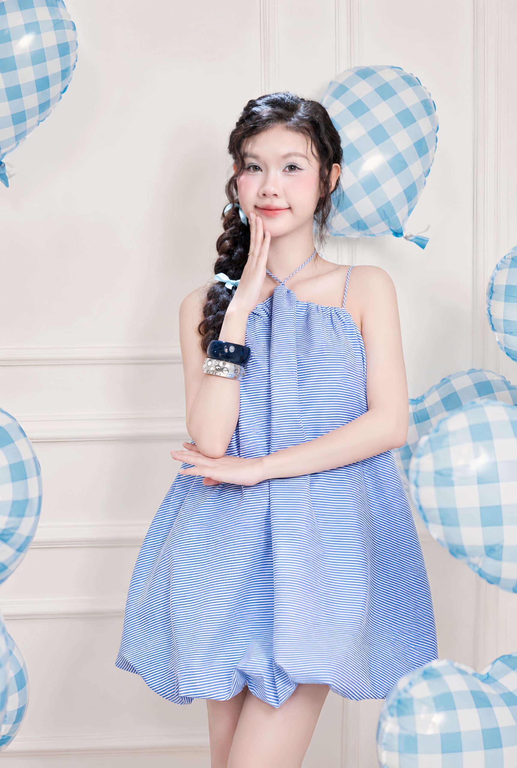 Đầm xanh pastel trong BST Blue Melody.